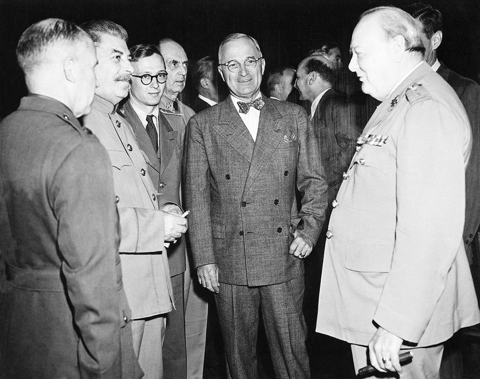 Germany: Joseph Stalin, Harry Truman, Winston Churchill (left to right). The 'Big Three' surrounded by aides at the Potsdam Conference (Potsdamer Konferenz), 28 November - 1 December 1943 | Author: Profimedia