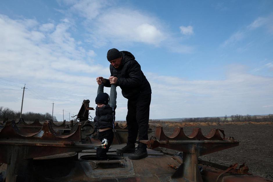 The Wider Image: Childhood shaped by war for two Ukrainian brothers | Author: VIOLETA SANTOS MOURA/REUTERS