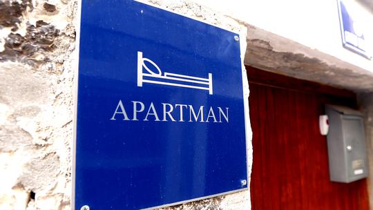 Turističke table s natpisom apartmana