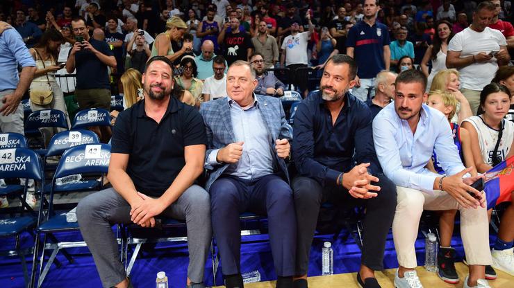 Beograd: Milorad Dodik izviždan na utakmici Srbije i Slovenije