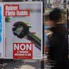 Non-political party poster encouraging to vote against the funding cuts for the SRG SSR (Swiss Broadcasting Corporation) in Geneva