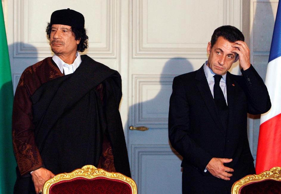 Nicolas Sarkozy i Muammar el-Gaddafi