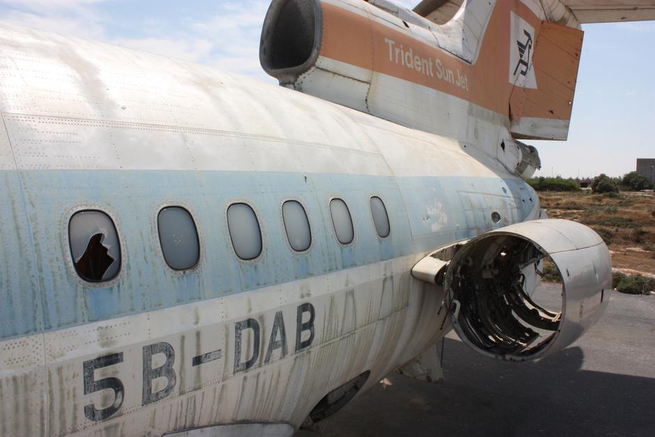 Napušteni 5B-DAB Trident 2E na napuštenom aerodromu na Cipru | Author: James Humphreys