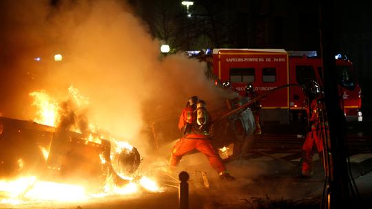 Sukob "Žutih prsluka" i policije tijekom demonstracija u Parizu
