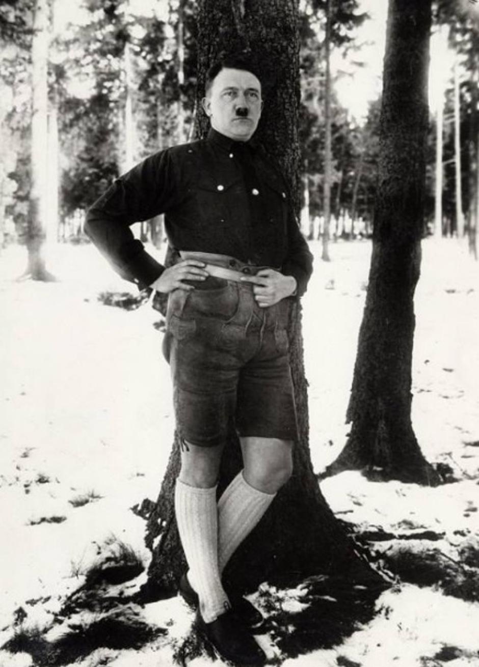 Hitler u kratkim hlačama | Author: Screenshot