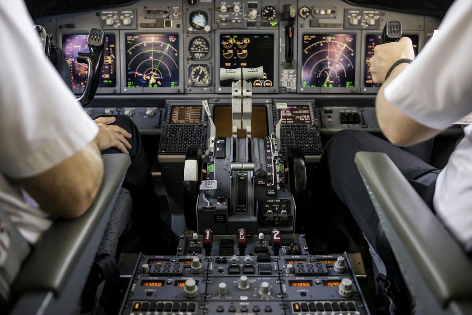 Piloti u cockpitu aviona | Author: Thinkstock