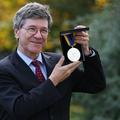 Jeffrey Sachs s medaljom za doprinos čovječanstvu