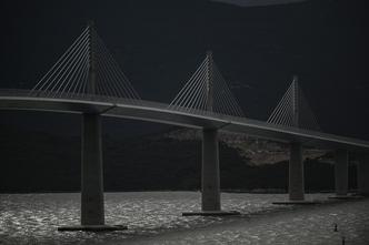 Komarna: Tamni oblaci iznad Pelješkog mosta