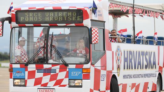 Nikolina Žiljak vozi bus s Vatrenima