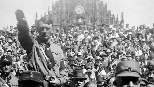 Hitler sa članovima SA u Nurembergu