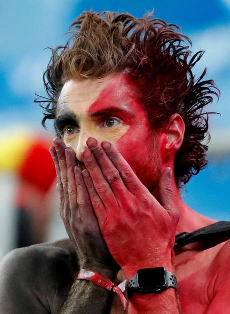 Belgijski navijač razočarn gubitkom utakmice od Francuske