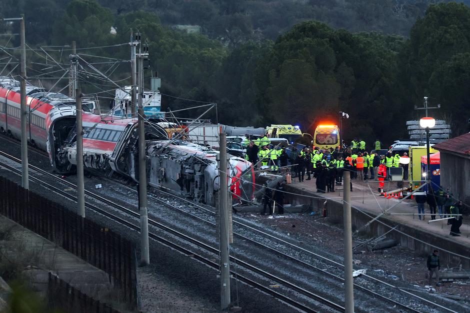 Two high-speed trains derail in Spain | Author: Susana Vera
