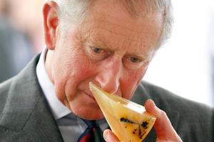 Princ Charles miriši komad sapuna