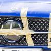 Klebeband hält die Kühlerfront eines modernen Fahrzeugs der Marke Mercedes zusammen. // 31.08.2025, Stuttgart, Baden-Wür