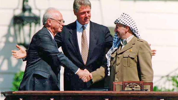 US PRESIDENT BILL CLINTON with Israeli Prime Minister Yitzhak Rabin at left and PLO Chairman Yasser  Arafat at the signing of the Oslo Accords on 13 September 1993