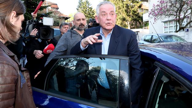 Ivo Sanader u pratnji policije odlazi u zatvor Remetinec