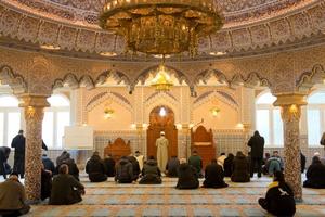 Muslimani u džamiji