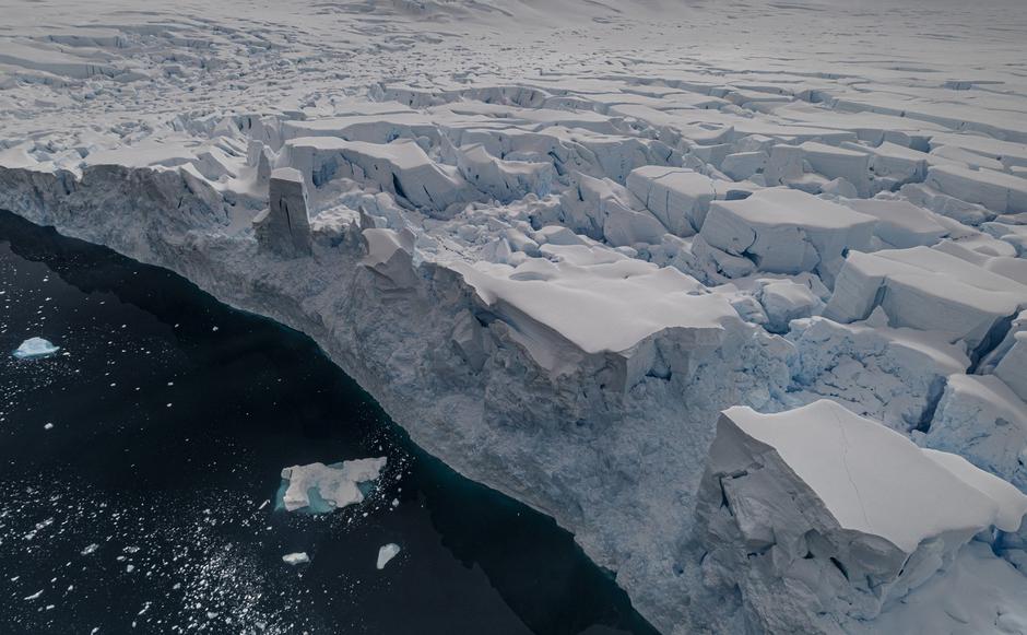 British photographer captures cool images of icebergs — above and below water | Author: 