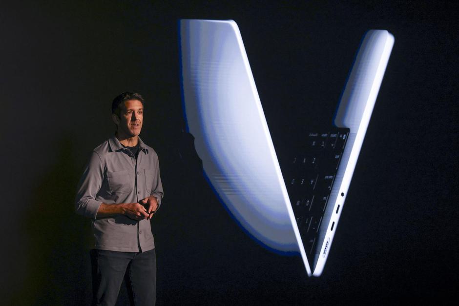 Apple names John Ternus as next CEO following Tim Cook's transition | Author: SARAH YENESEL/EPA