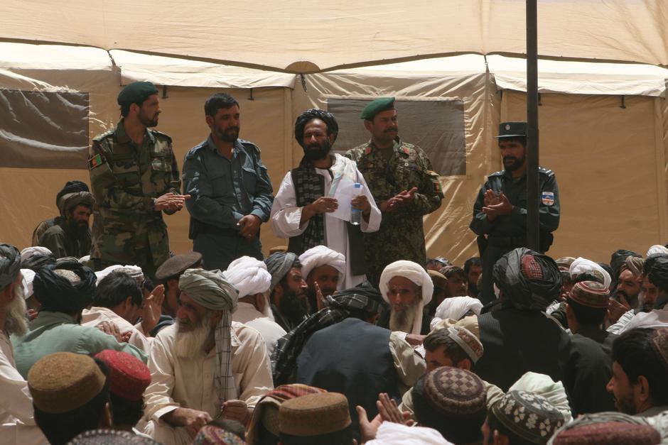 Afganistan, skup predstavnika vlade i lokalnih starješina | Author: Lance Cpl. James Clark/ defense.gov