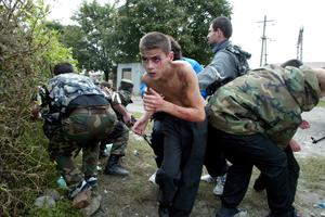 Učenik talac spašen od otmičara u školi u Beslanu