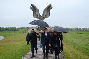 Ministar kulture Zlatko Hasanbegović obišao Spomen-područje Jasenovac