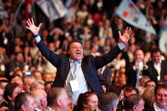 Zdravka Mamića ponijele emocije nastupom tamburaša na Saboru HDZ-a