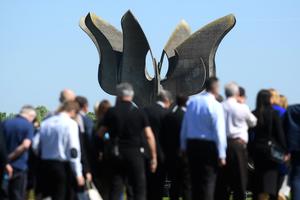 Državni vrh odao počast žrtvama logora u Jasenovcu