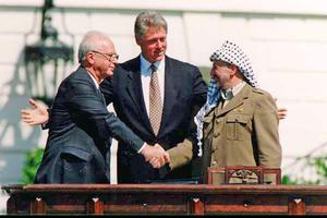 US PRESIDENT BILL CLINTON with Israeli Prime Minister Yitzhak Rabin at left and PLO Chairman Yasser  Arafat at the signing of the Oslo Accords on 13 September 1993