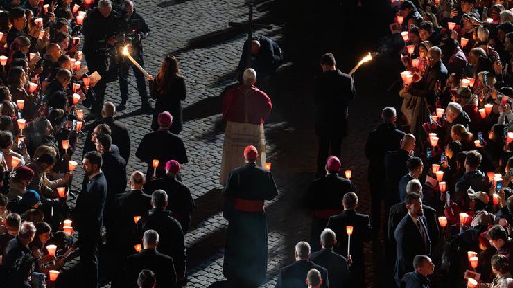 Pope Leo leads solemn 'Via Crucis' at the Colosseum