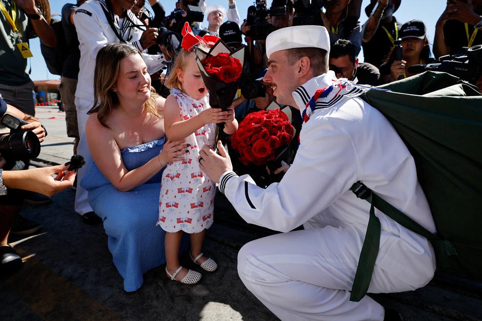 The US Navy Nimitz-class aircraft carrier USS Abraham Lincoln returns home following an extended deployment in the Middle East at Naval Base Coronado in San Diego | Author: Mike Blake