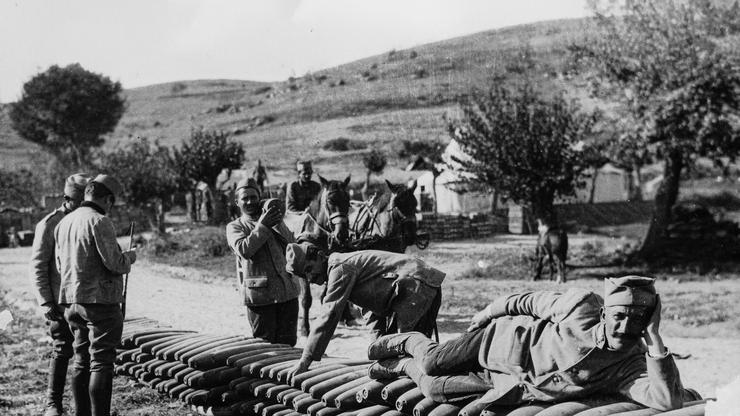 With the Serbians on the Salonika front Description: This shells are the supply for one battery only. Annotation: The Serbs at the front at Salonika. These shells are held by only one battery. Date: {1914-1918} Location: Greece, Thessaloniki Keywords: WWI