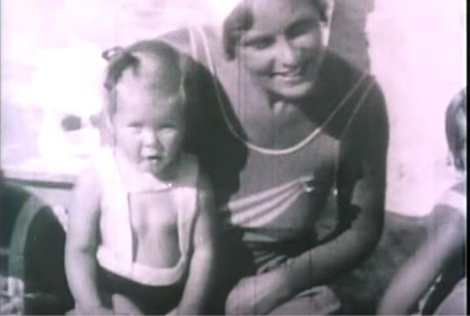 Grace Kelly s majkom | Author: YouTube screenshot