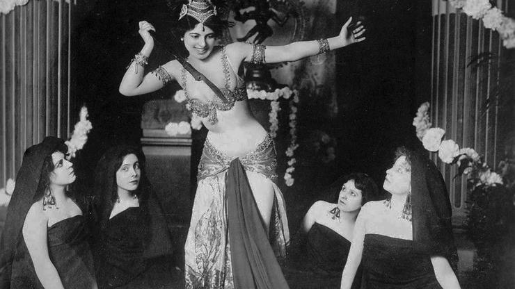 Mata Hari dancing in the Musée Guimet (1905)