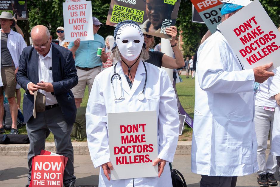 Counter-Protest Of The Dignity In Dying Campaign In London, England, United Kingdom - 20 Jun 2025 | Author: Profimedia