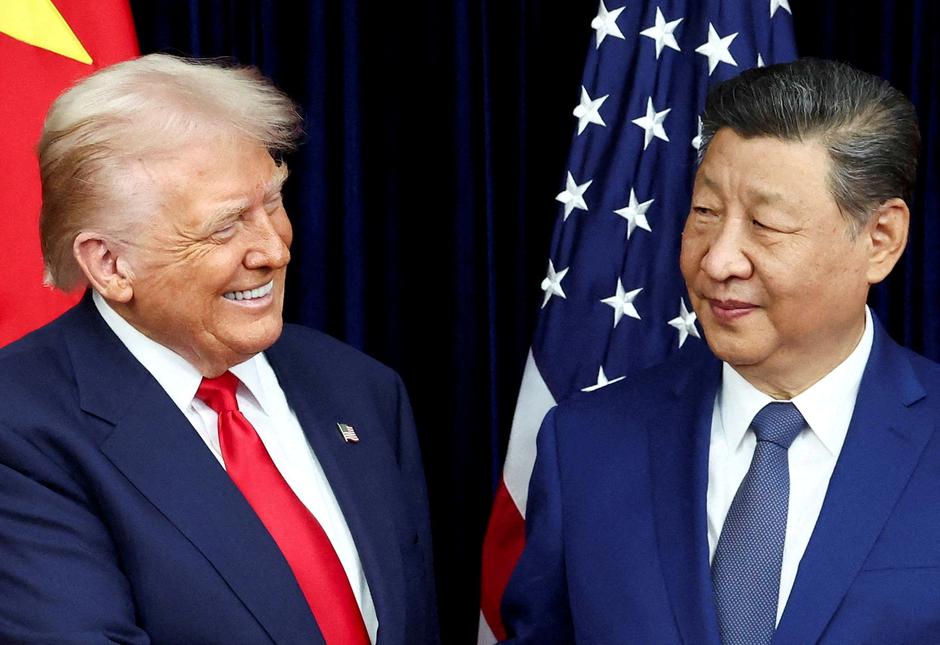 FILE PHOTO: U.S. President Donald Trump meets Chinese President Xi Jinping in Busan, South Korea | Author: Evelyn Hockstein