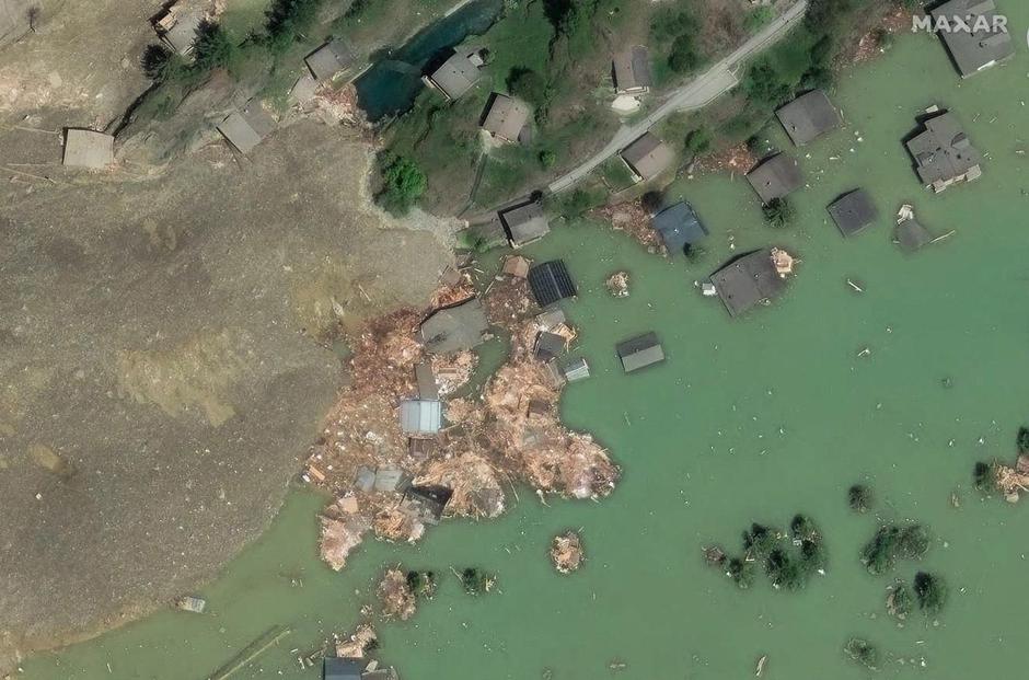 A satellite image shows an overview after a landslide, in Blatten | Author: MAXAR TECHNOLOGIES/REUTERS