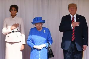 Elizabeta II., Melania i Donald Trump