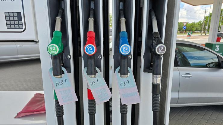 Fuel shortages in Crimea amid Russia-Ukraine conflict