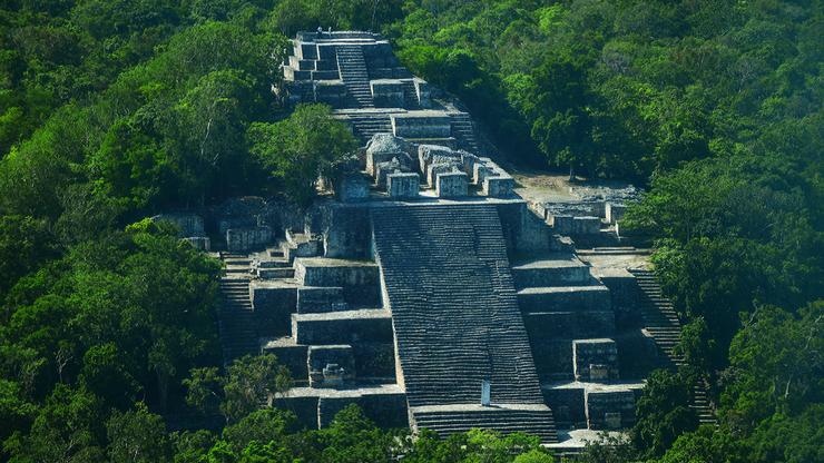Ruševine drevnog grada  Calakmul
