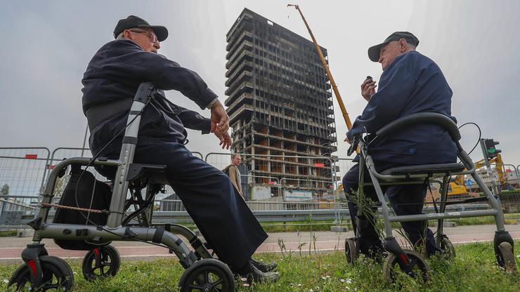 Zagreb: Franjo i Drago svakog dana sjednu ispred Vjesnika i promatraju rušenje