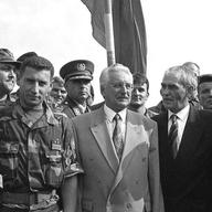 Predsjednik Franjo Tuđman s brojnim uglednicima posjetio je Grad Knin nakon VRO Oluja