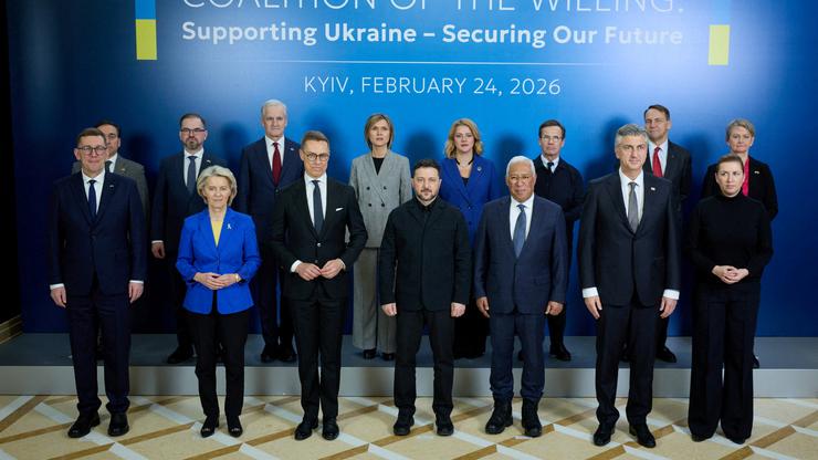Ukrainian President Zelenskiy and EU leaders pose for a picture before a meeting of 'Coalition of the Willing' in Kyiv