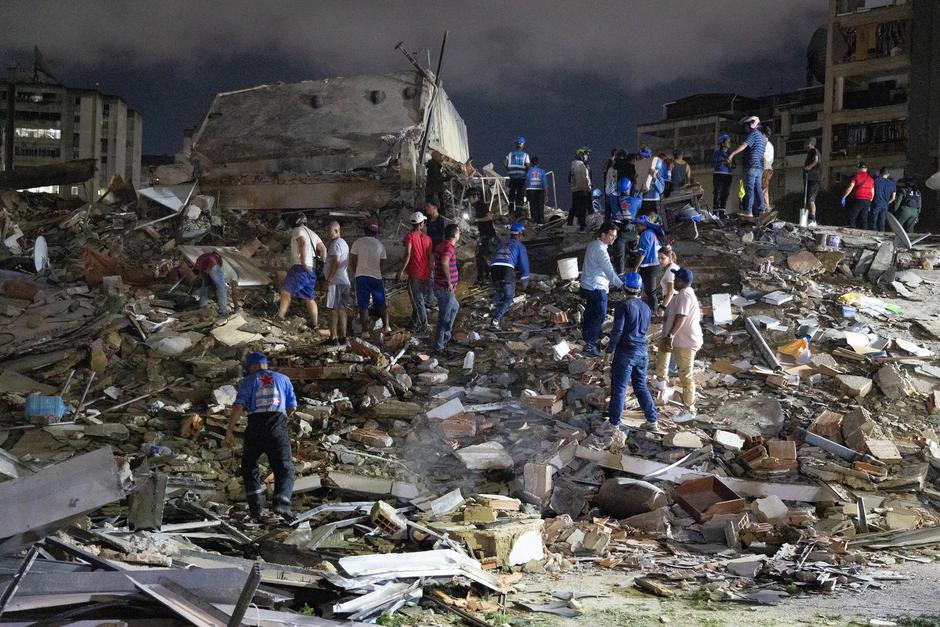 Powerful earthquakes strike Venezuela | Author: Rayner Pena/EPA