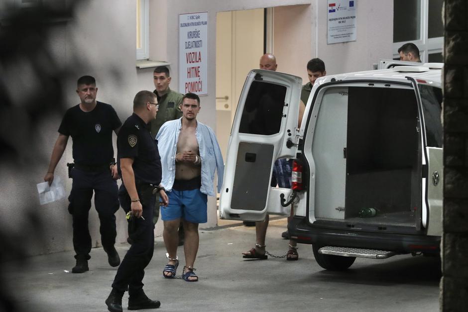 Split: Dio zatvorenika nakon požara u zatvoru snimljen na hitnom bolničkom prijemu | Author: Ivo Cagalj/PIXSELL