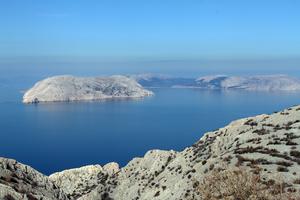 Senj: Pogled s kopna na otoke Goli otok, Rab i Krk