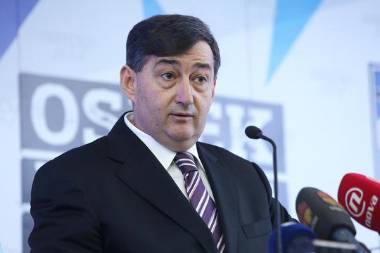 Osijek: Sve?ana primopredaja vlasništva NK Osijek ma?arskom investitoru