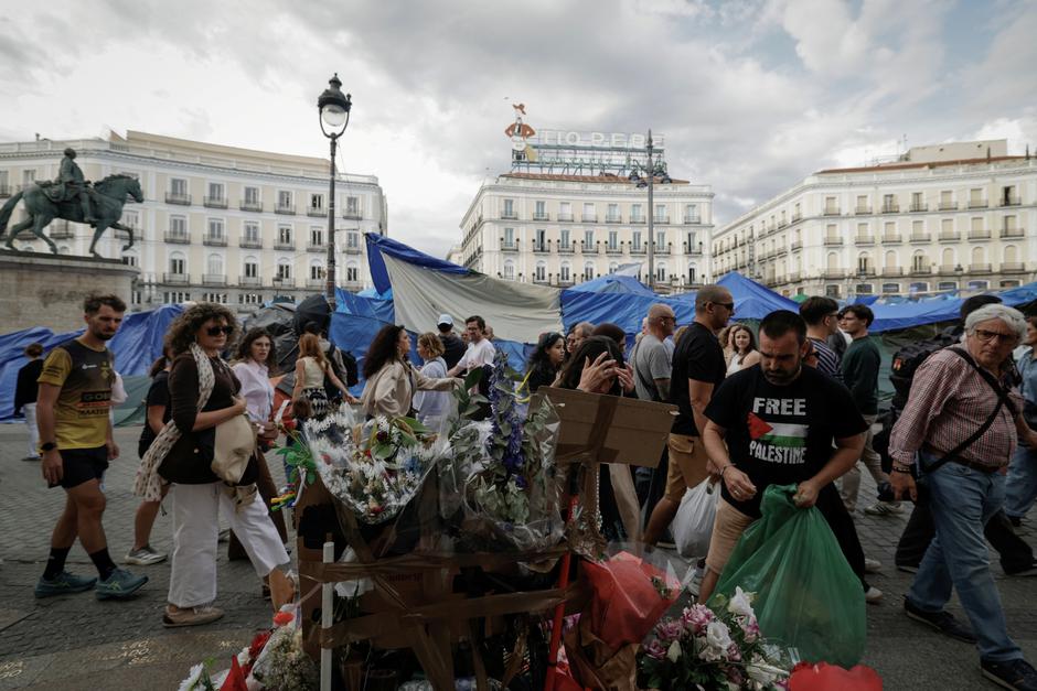 Protest camp at Puerta del Sol square in Madrid | Author: Violeta Santos Moura