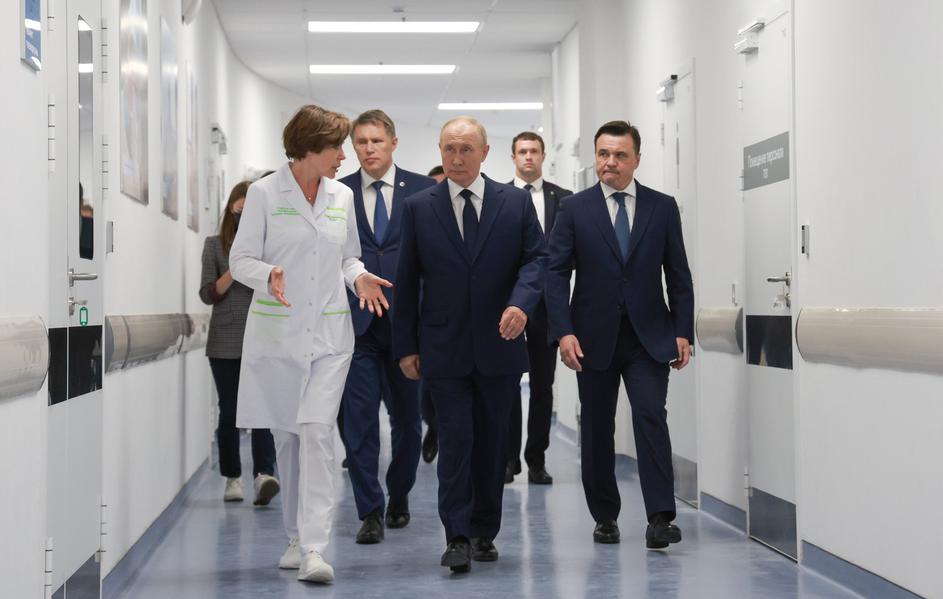 President Putin visits Roshal Children's Hospital outside Moscow