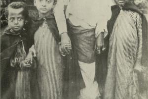Imru Haile Selassie s braćom i sestrama